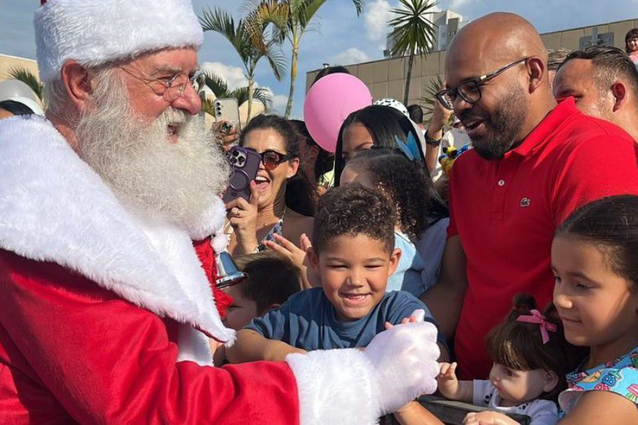 Imagem: Mogi Shopping inaugura decoração natalina e celebra chegada do Papai Noel neste domingo. Publicada no portal A+.