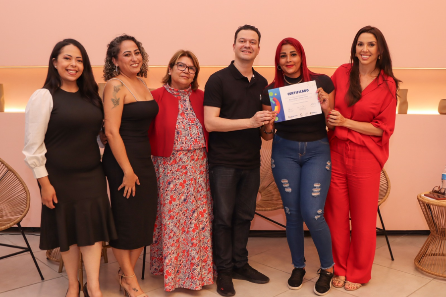 Imagem: Em noite de formatura e celebração, Casa da Mulher de Itaquá entrega 110 certificados. Publicada no portal A+.