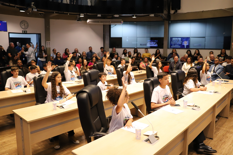 Imagem: Câmara de Arujá aproxima comunidade e destaca educação política no 1º semestre de 2025. Publicada no portal A+.
