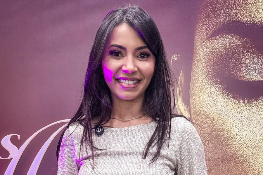 Imagem: Clau Camargo é homenageada em premiação “Mulheres que Brilham”, do Diário de Suzano. Publicada no portal A+.