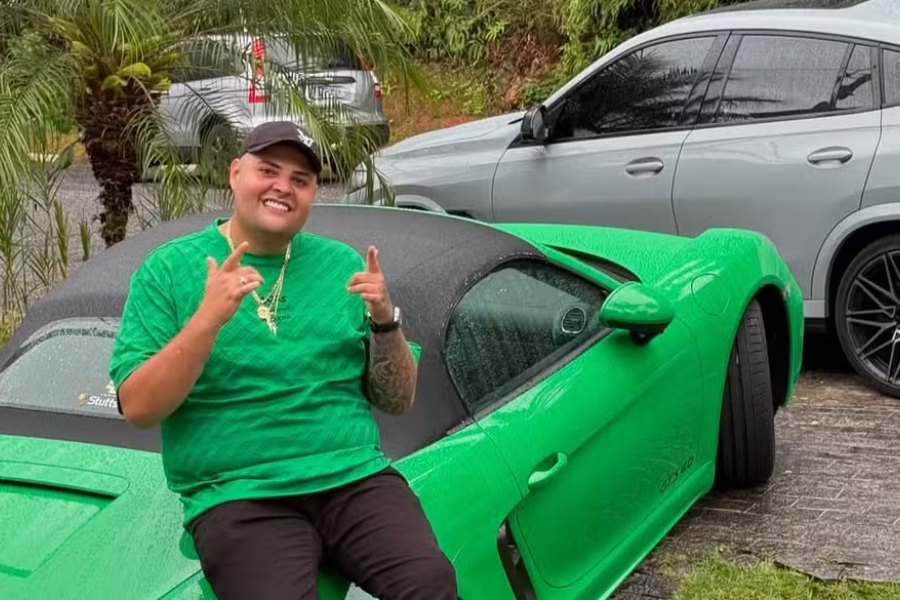 Imagem: Influencer Maumau é solto após audiência de custódia; fiança foi fixada em 100 salários mínimos. Publicada no portal A+.