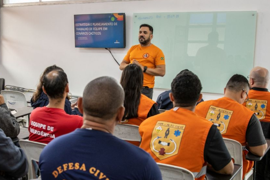 Imagem: Defesa Civil de Itaquaquecetuba promove capacitação sobre gestão de riscos e desastres. Publicada no portal A+.
