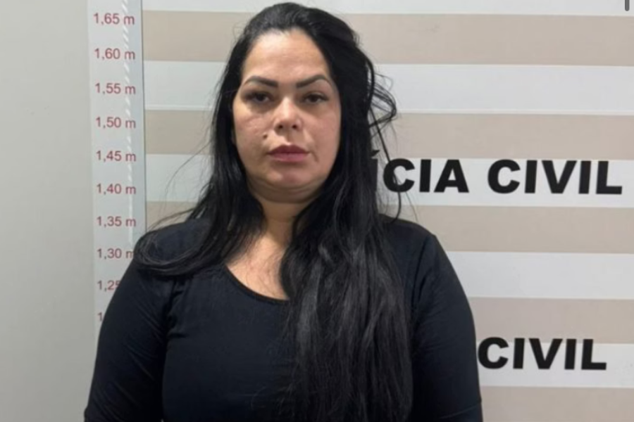 Imagem: Ex-esposa de líder do PCC é presa em Arujá com drogas escondidas em banheira. Publicada no portal A+.