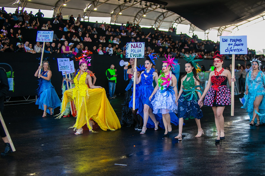 Imagem: Biomas Brasileiros inspiram a 3ª edição do Desfile Ecológico em Arujá. Publicada no portal A+.