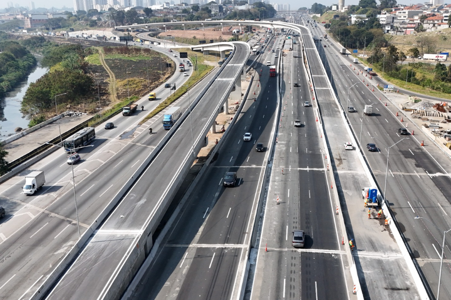Imagem: RioSP entrega novos viadutos que conectam Via Dutra à Fernão Dias. Publicada no portal A+.