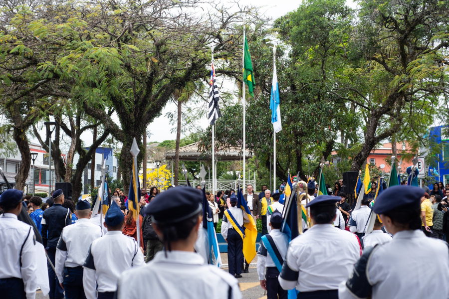Imagem: Arujá realiza 3º Desfile Ecológico em celebração aos 203 anos da Independência do Brasil. Publicada no portal A+.