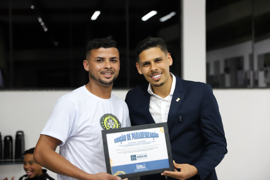 Imagem: Câmara homenageia Monitor Fera por projeto social de capoeira no Jardim Via Dutra. Publicada no portal A+.