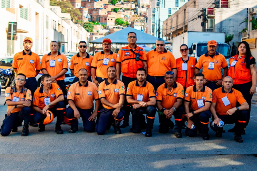 Imagem: Osasco realiza simulado de deslizamento no Morro do Socó com ampla mobilização de órgãos públicos. Publicada no portal A+.