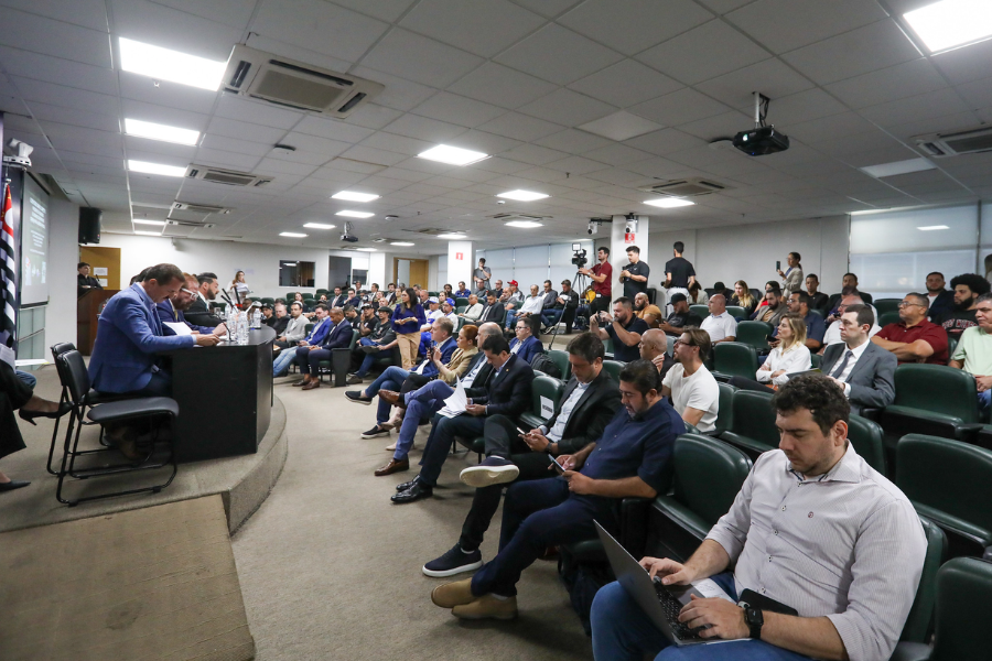 Imagem: Alesp debate liberação da venda de bebidas alcoólicas em estádios de São Paulo. Publicada no portal A+.
