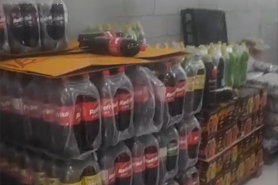 Imagem: “Fábrica da fraude”: Polícia descobre galpão em Itaquá que falsificava datas de validade de alimentos e bebidas. Publicada no portal A+.