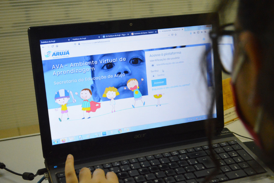 Imagem: Arujá inscreve três projetos no Prêmio Inova Educação e destaca uso de tecnologia na rede.... Publicada no portal A+.