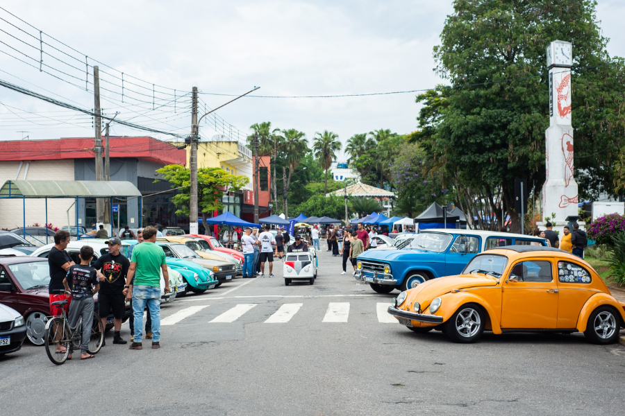 Imagem: Sucesso absoluto: última edição do Encontro de Antiguidades movimenta Arujá com 1,2 mil pessoas. Publicada no portal A+.