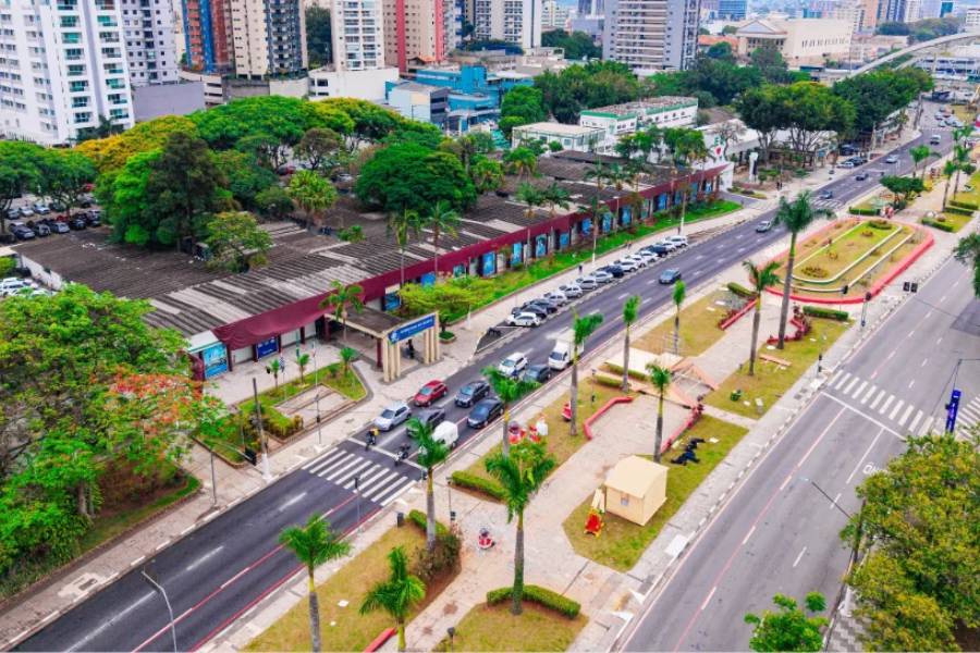 Imagem: Osasco terá interdições no entorno do Paço Municipal neste sábado (29) para inauguração da decoração de Natal e show de Bruno & Marrone. Publicada no portal A+.