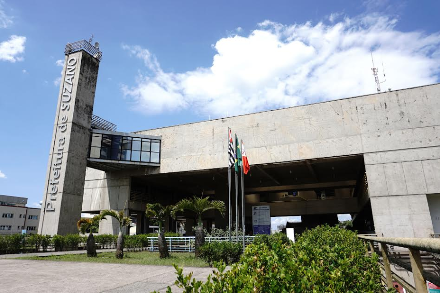 Imagem: Suzano abre concurso público com salários de até R$ 11,4 mil; inscrições já estão disponíveis. Publicada no portal A+.