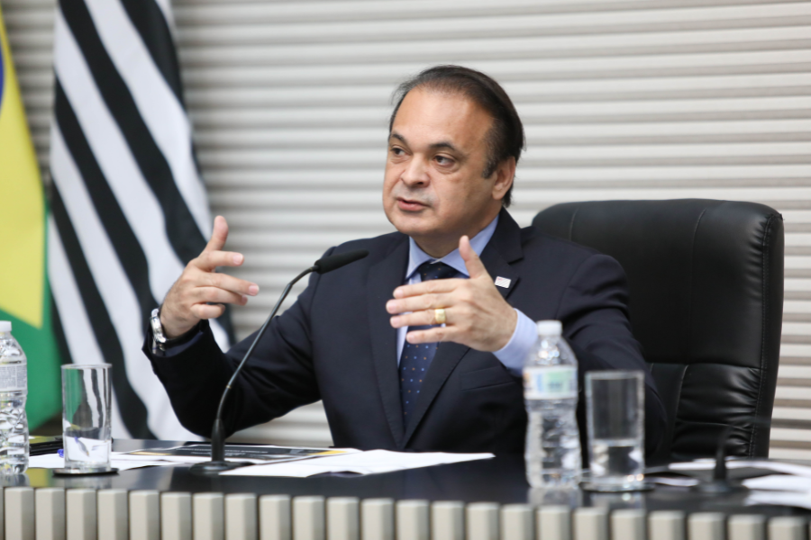 Imagem: Roberto de Lucena deve ser exonerado ainda em dezembro para disputar eleições de 2026. Publicada no portal A+.