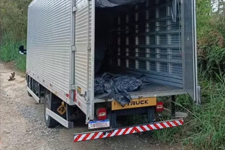 Imagem: Carga de ar-condicionado roubada é recuperada pela PM em Arujá. Publicada no portal A+.