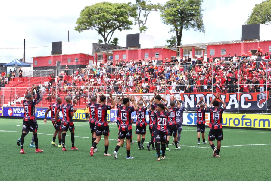 Imagem: Mais de 5 mil torcedores acompanham vitória do Itaquá Athletico Clube na estreia da Copinha. Publicada no portal A+.