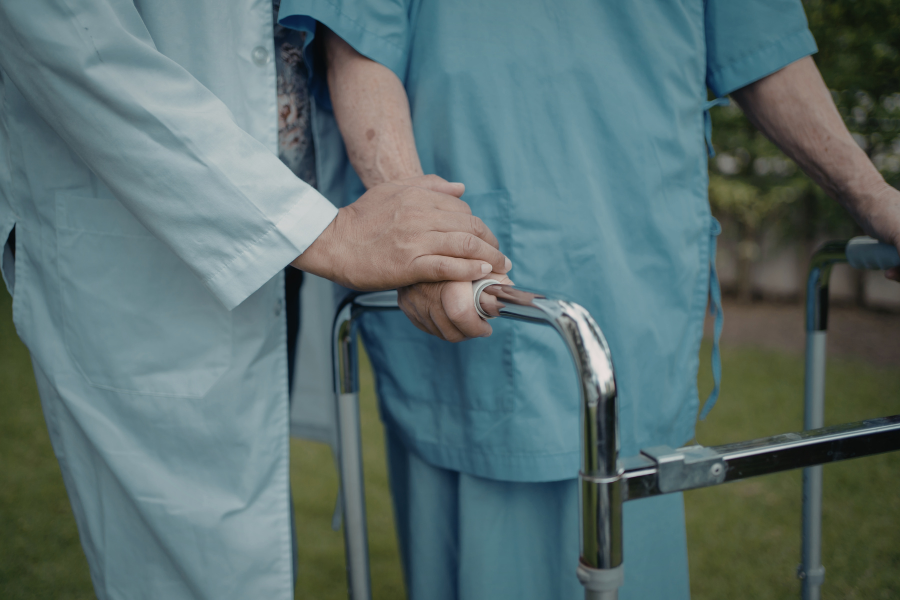 Imagem: Fundo Social de Arujá abre inscrições para Curso de Cuidador de Idosos. Publicada no portal A+.