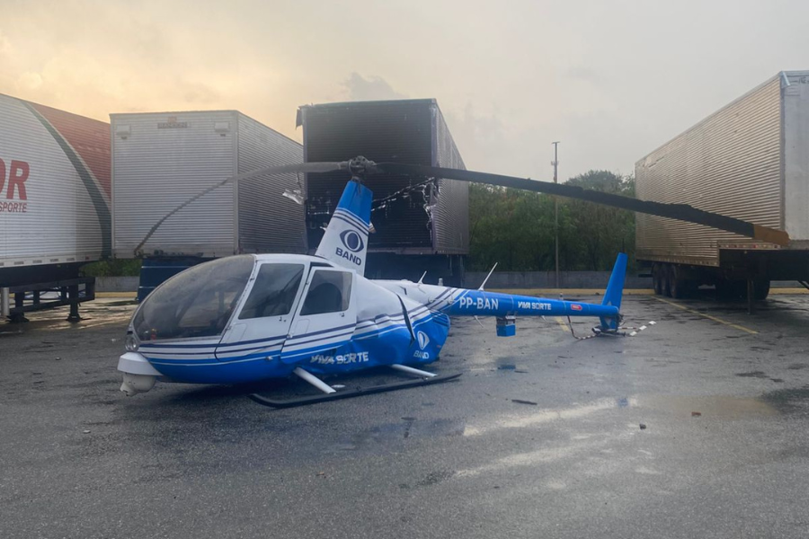 Imagem: Helicóptero da Band faz pouso de emergência em Guarulhos após pane no motor. Publicada no portal A+.