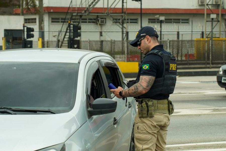 Imagem: PRF inicia Operação Carnaval 2026 com fiscalização rigorosa contra embriaguez ao volante. Publicada no portal A+.