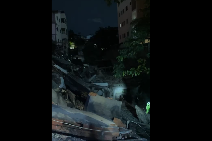 Imagem: Prédio de quatro andares desaba em Guarulhos durante a madrugada; ninguém ficou ferido. Publicada no portal A+.