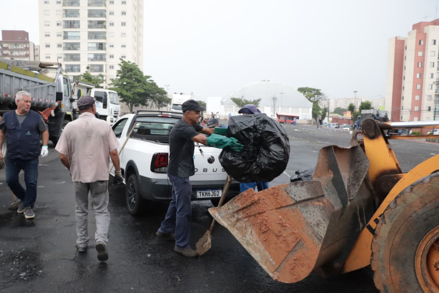 Imagem: Suzano decreta estado de calamidade após colapso na coleta de lixo. Publicada no portal A+.