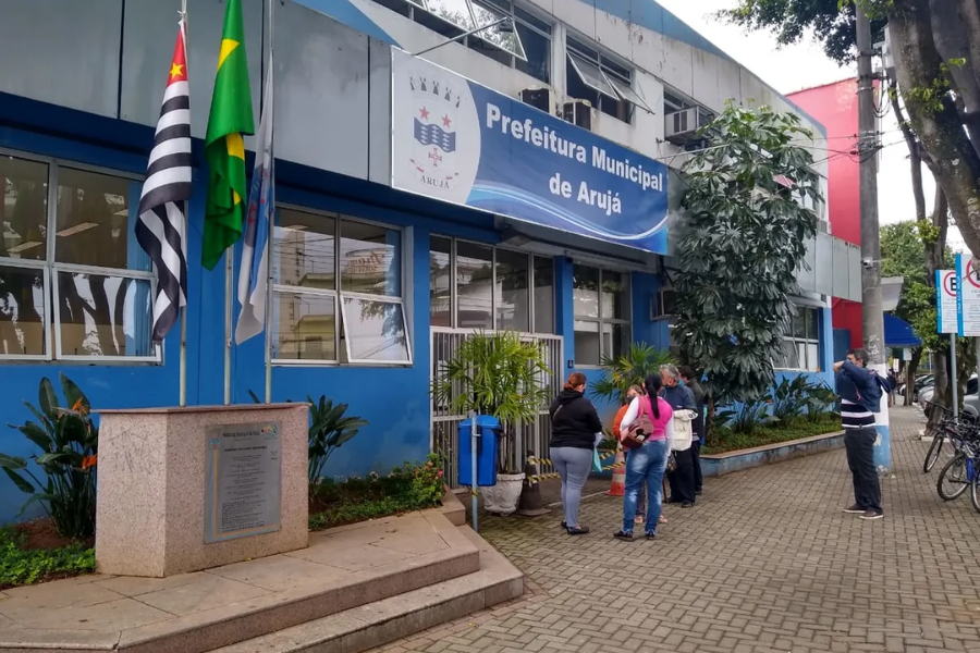 Imagem: Sindicato e Prefeitura de Arujá divergem sobre reajuste e categoria entra em estado de greve. Publicada no portal A+.