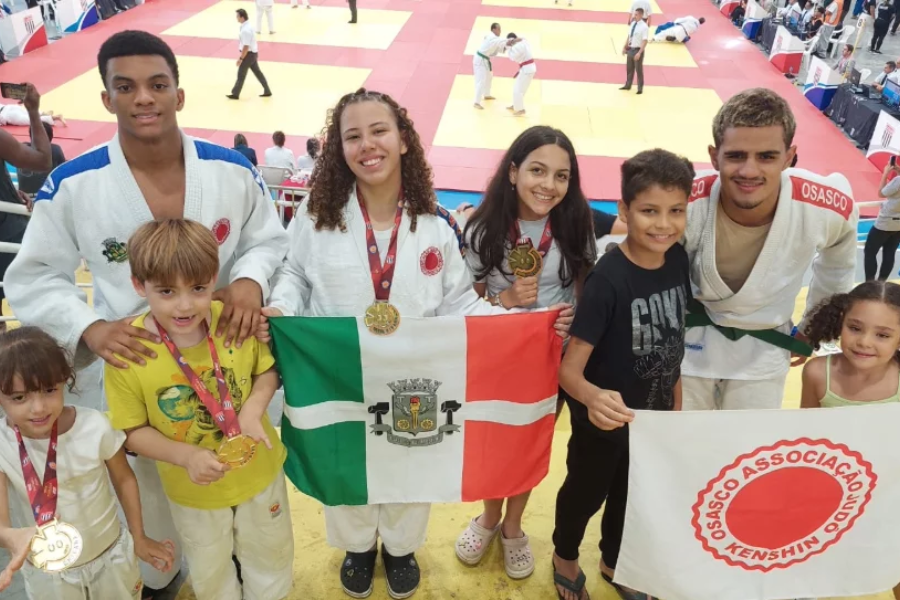 Imagem: Osasco brilha com medalhas no Open Chibana e abre temporada de 2026 no pódio. Publicada no portal A+.