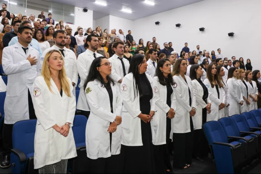 Imagem: Osasco forma 25 novos especialistas e anuncia residência em Pediatria no novo Hospital da Criança. Publicada no portal A+.