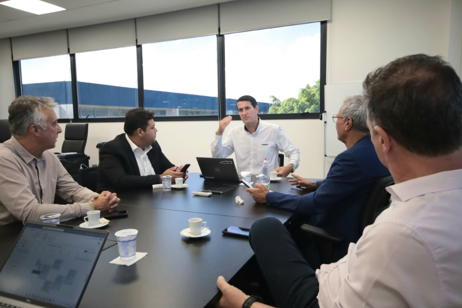 Imagem: Suzano e Komatsu firmam parceria inédita para fortalecer fornecedores locais e gerar empregos. Publicada no portal A+.