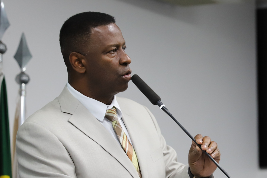 Imagem: Pastor Chocolate assume cadeira na Câmara de Arujá após retorno de Betinho à Secretaria de Esportes. Publicada no portal A+.