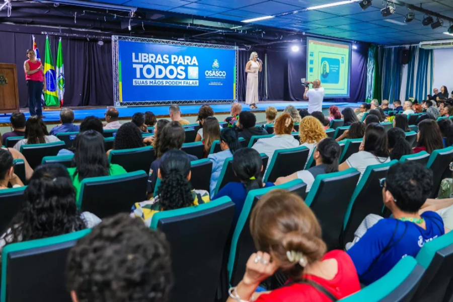 Imagem: Osasco celebra formatura de 600 alunos em Libras e abre ciclo de 2026 com recorde de inscritos. Publicada no portal A+.