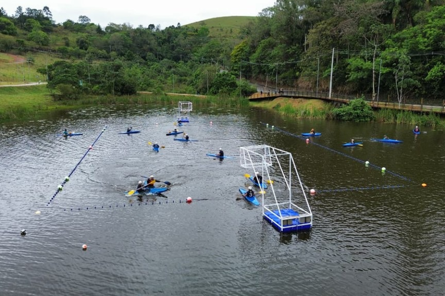 Imagem: Guararema sedia etapa da Copa Paulista de Canoagem e Caiaque Polo no Parque do Lago. Publicada no portal A+.