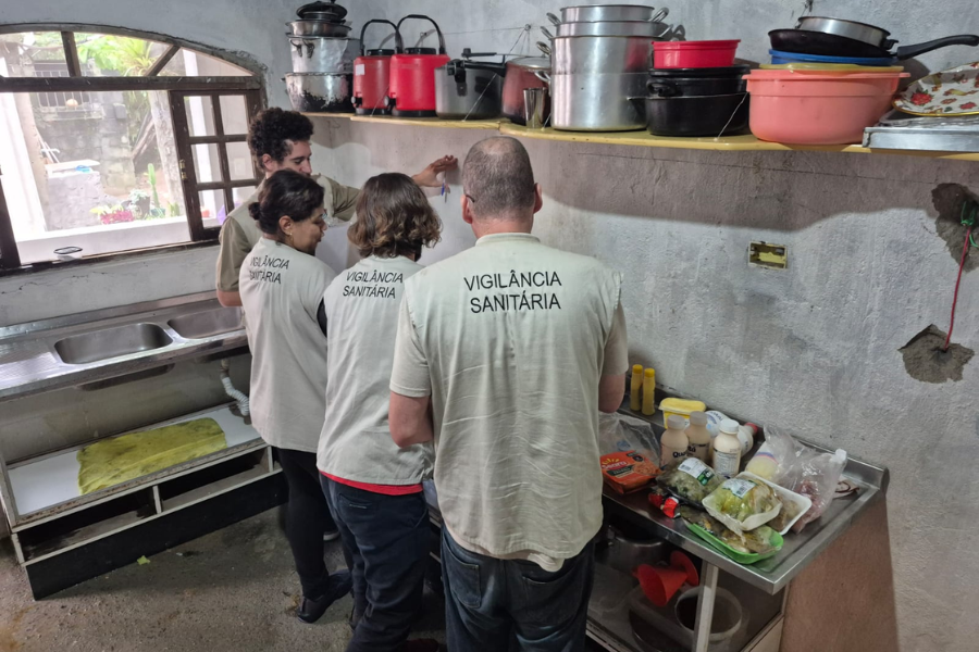 Imagem: Vigilância Sanitária interdita comunidade terapêutica clandestina no Parque Cerejeiras, em Suzano. Publicada no portal A+.