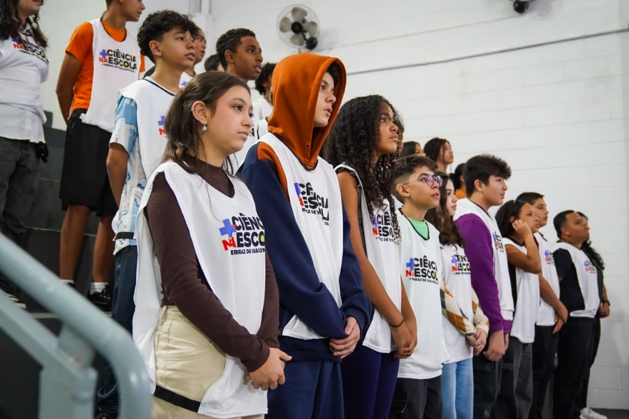 Imagem: Ferraz lança programa “Mais Ciência na Escola” com bolsas de estudo e Salas Makers. Publicada no portal A+.