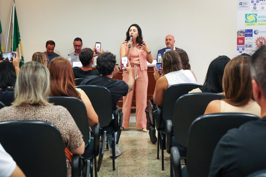 Imagem: Ferraz sai na frente no Alto Tietê e lança Programa Operação Trabalho para desempregados. Publicada no portal A+.