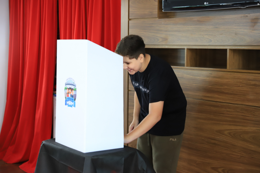 Imagem: Estudantes de Arujá elegem representantes para a edição 2026 do projeto Vereador Mirim. Publicada no portal A+.