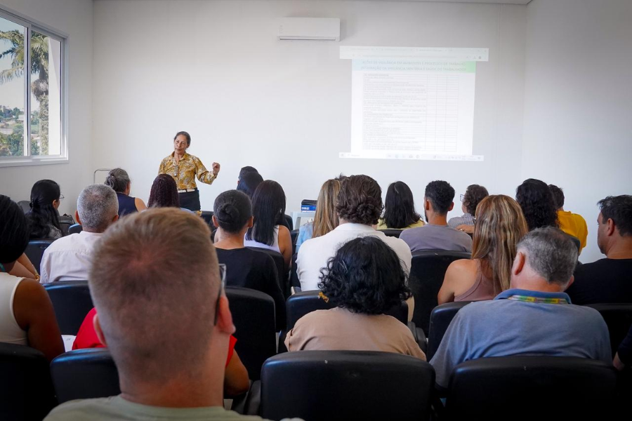 Imagem: Ferraz sedia fórum regional focado em diretrizes de saúde do trabalhador. Publicada no portal A+.
