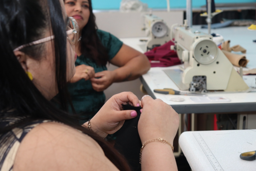 Imagem: Saspe abre inscrições para curso gratuito de ‘Corte e Costura Moda Casual’ em Suzano. Publicada no portal A+.