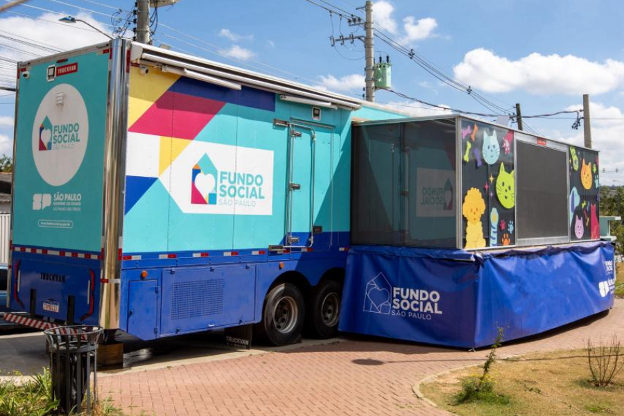 Imagem: Itaquá recebe carretas de capacitação com cursos gratuitos de cuidador de idosos e redes sociais. Publicada no portal A+.