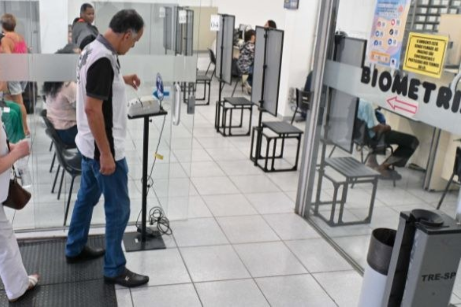 Imagem: Título de Eleitor: Prazo entra na reta final em todo o Brasil; SP reforça alertas em 13 mil ônibus. Publicada no portal A+.