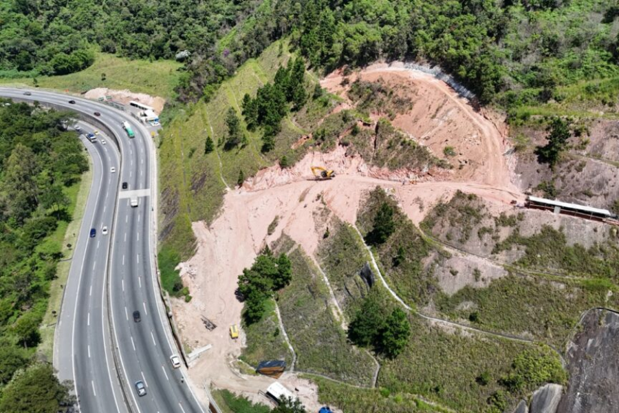 Imagem: Concessionária inicia obra complexa para acabar com risco de deslizamentos na Mogi-Dutra. Publicada no portal A+.