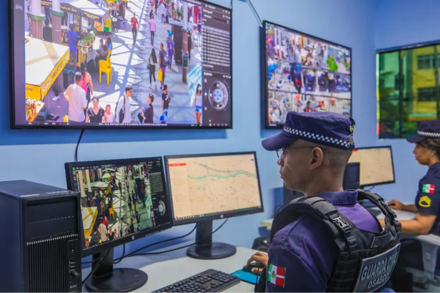 Imagem: Osasco ganha reforço na segurança com nova Central de Monitoramento no Centro. Publicada no portal A+.