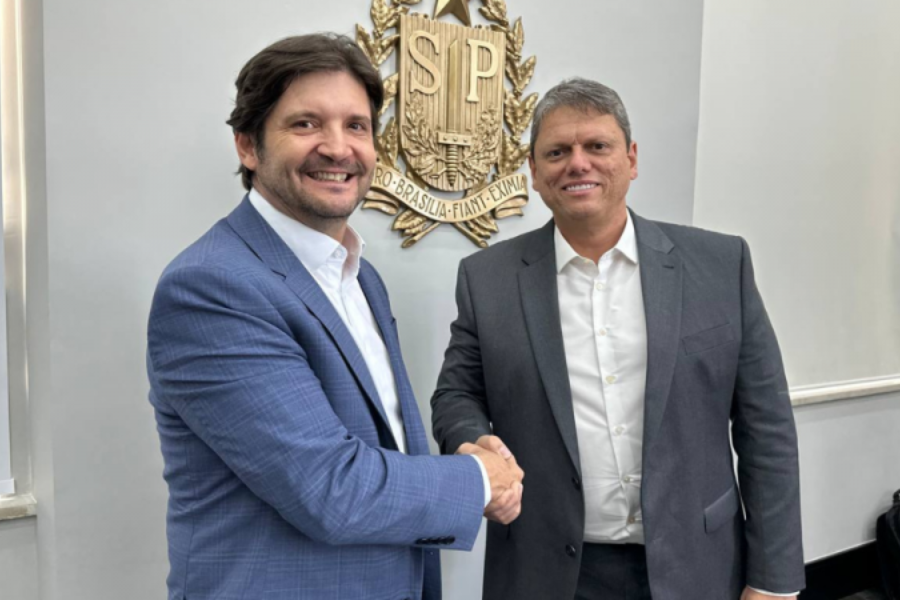 Imagem: Tarcísio acelera cenário eleitoral e confirma André do Prado na disputa ao Senado. Publicada no portal A+.