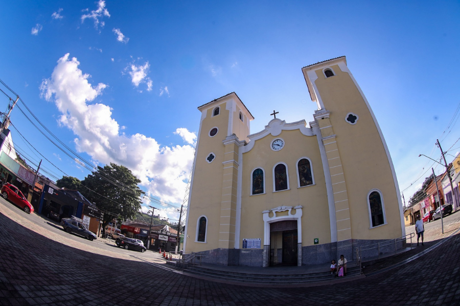 Imagem: Guararema celebra padroeiro com a tradicional Festa de São Benedito na Praça 9 de Julho. Publicada no portal A+.