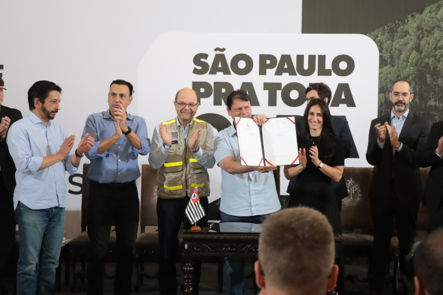 Imagem: Suzano garante R$ 18 milhões para recuperação de estradas vicinais em parceria com o Governo do Estado. Publicada no portal A+.