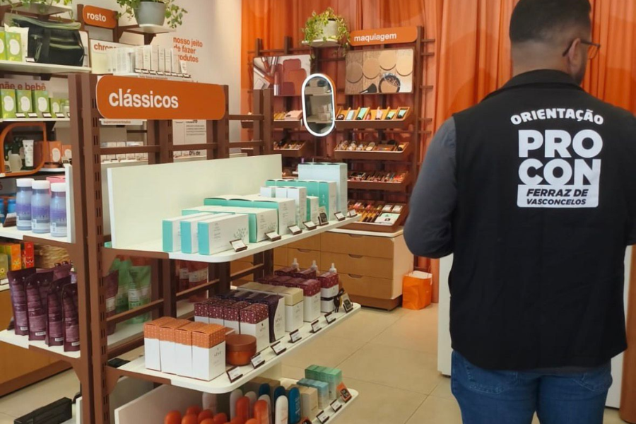 Imagem: PROCON Ferraz orienta consumidores sobre direitos e cuidados nas compras para o Dia das Mães. Publicada no portal A+.