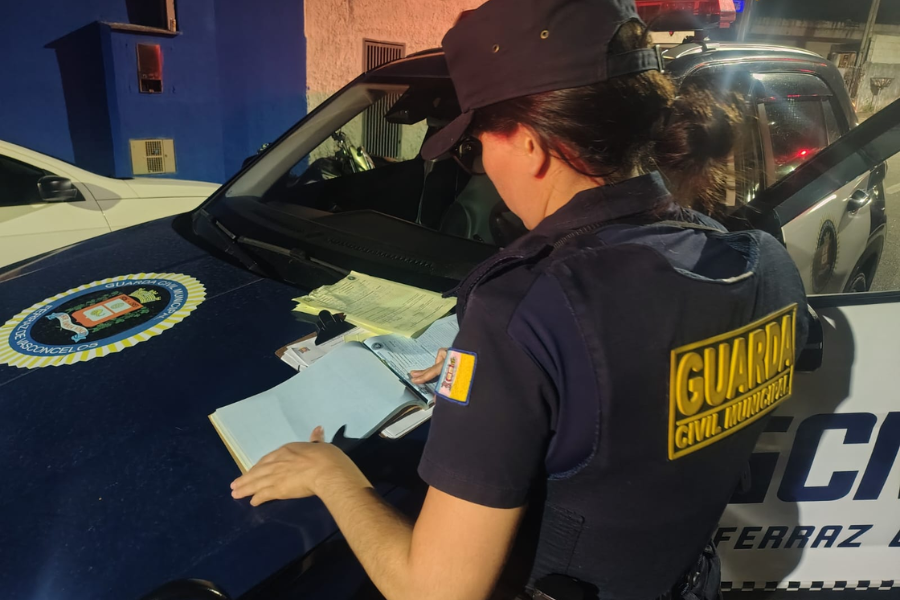 Imagem: Operação “Noite Tranquila” interdita seis adegas e reforça fiscalização em Ferraz de Vasconcelos. Publicada no portal A+.