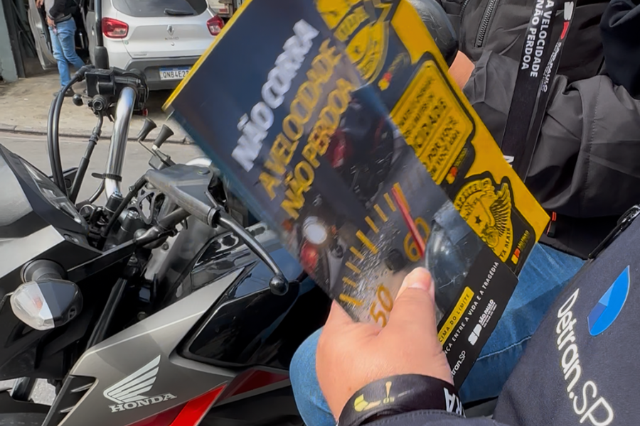 Imagem: Maio Amarelo: Blitz educativa na Avenida Amazonas mobilizou motociclistas e reforçou prevenção em Arujá. Publicada no portal A+.