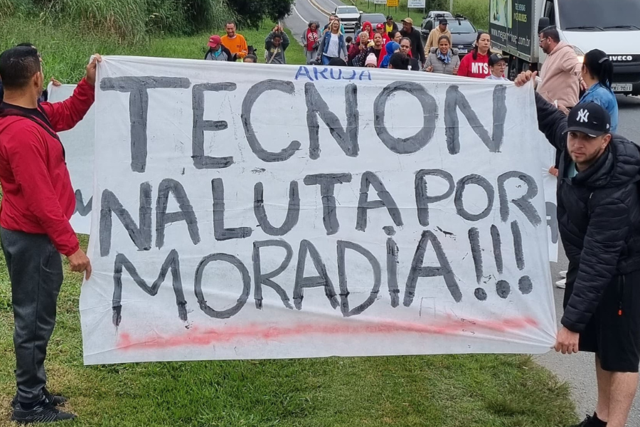 Imagem: Caso Tecnon: Moradores protestam na Prefeitura de Arujá por falta de respostas sobre cadastro social; Executivo afirma manter diálogo aberto. Publicada no portal A+.